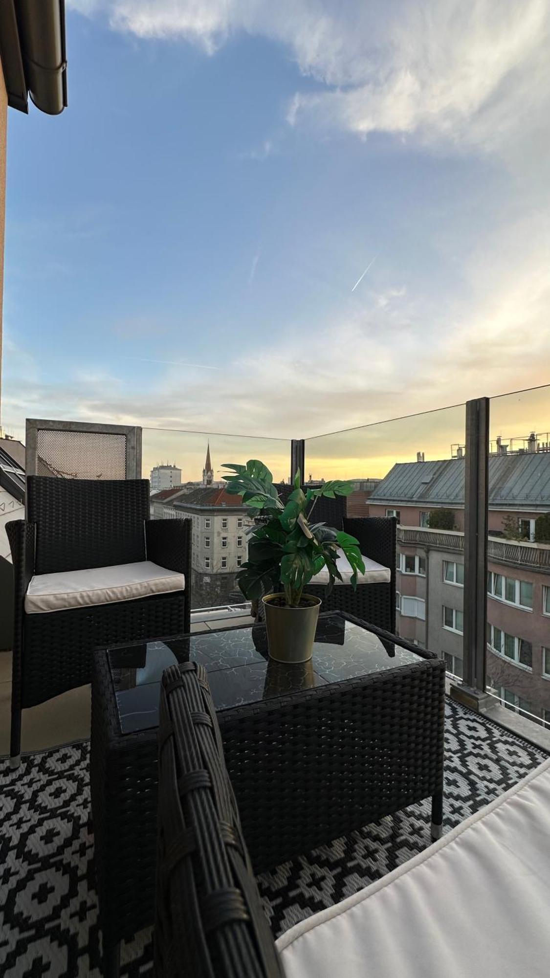 Wiener Schloss Wilhelminen 360° Views Appartement Vienne
