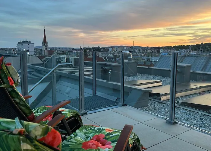 Wiener Schloss Wilhelminen Apartment 360° Views